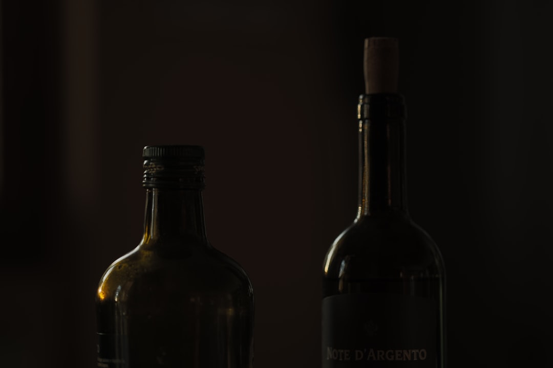 22°C Değişik Sızma Zeytinyağı Türleri ve Soğuk Sıkım - olive oil bottle