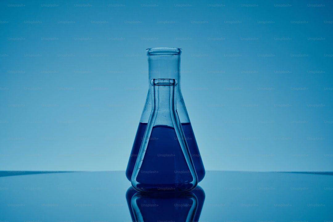 22°C Soğuk Sıkım İçin En Uygun Sızma Zeytinyağı Türleri - dark glass bottle