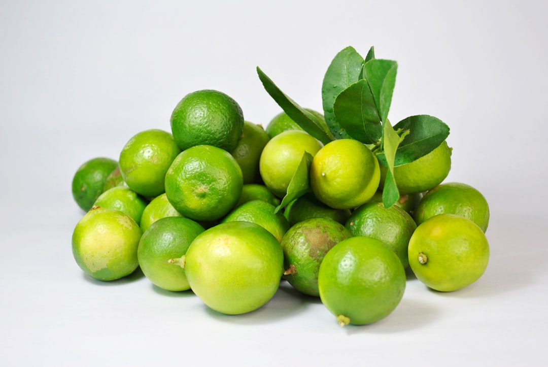 Domat Dolgulu Yeşil Zeytinlerin Çiğni Uyumlu Tadları - green olives