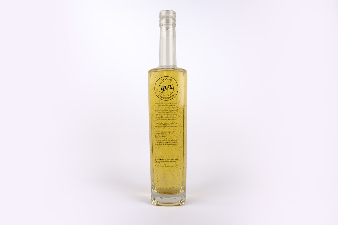Naturel Birinci Riviera Yağları ve Besin Değerleri - olive oil bottle