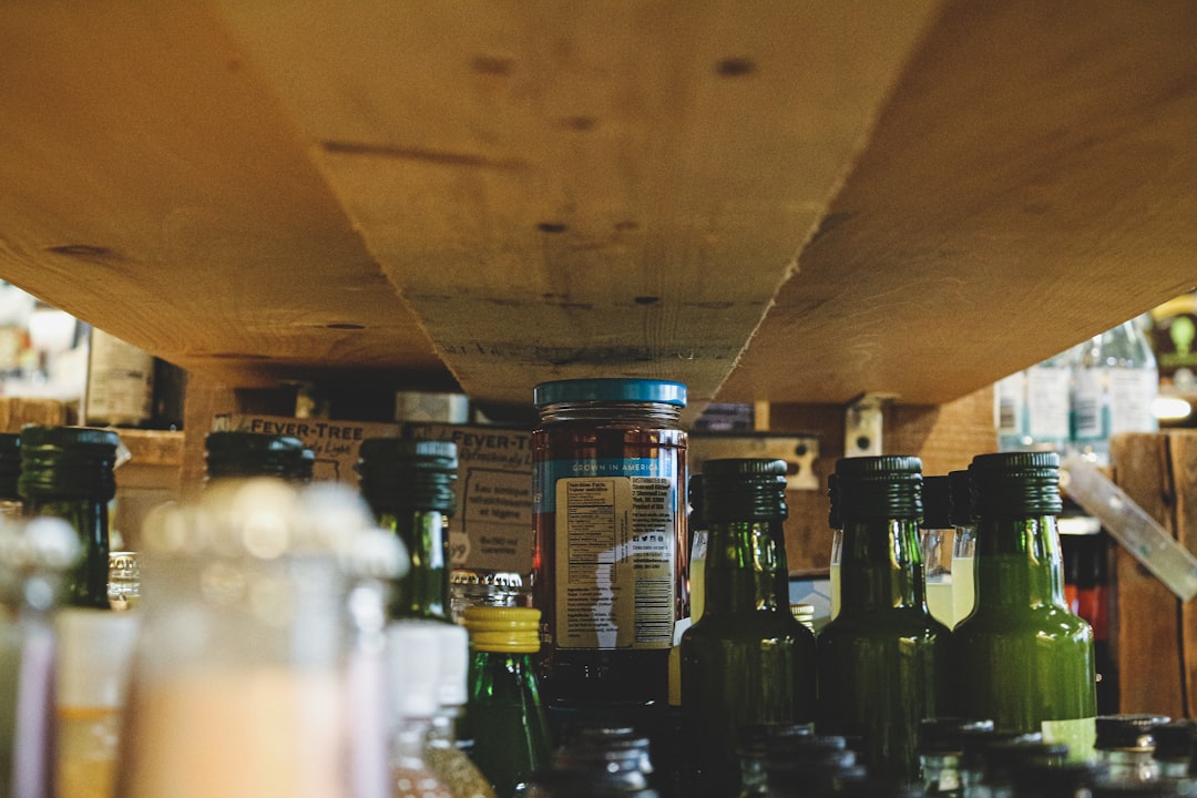 Naturel Birinci ve Riviera: Hafif Lezzetin En İyi Seçeneği - olive oil bottles