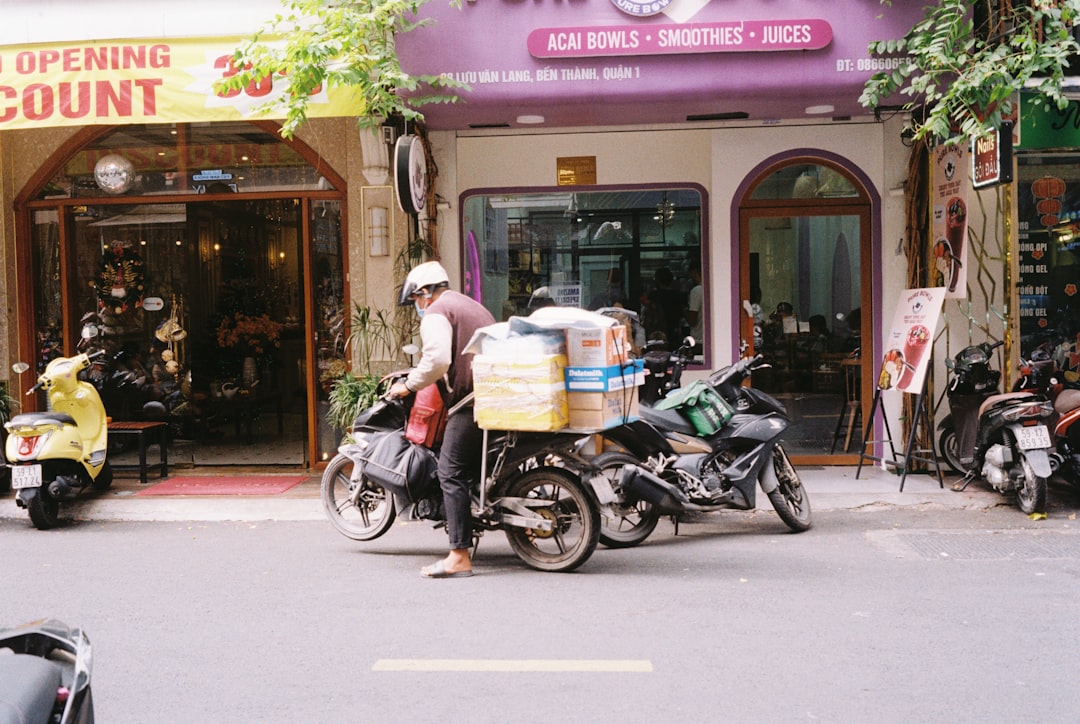 Naturel birinci yağları riviera 18 litre teneke ambalaji satış ortaklığı