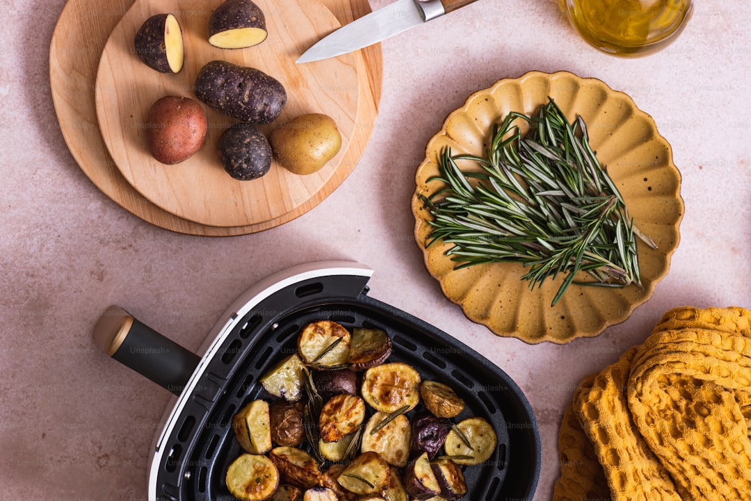 Yemeklik Zeytinlerin Geleneksel ve Modern Kullanım Farkları - traditional olive platter