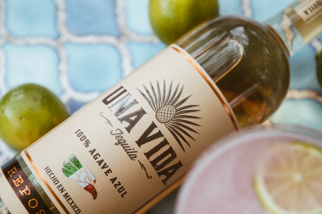 Zeytinyağı Aromasızlığına Yolculuk - olive oil bottle